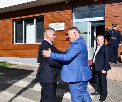 Hoxha pret në takim drejtorin e Policisë së Shqipërisë