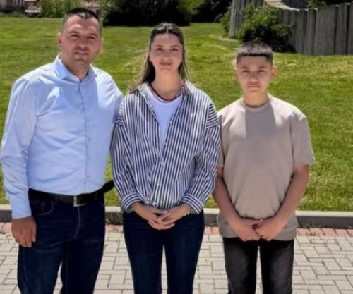 Fahri Fazliu i ri së bashku me vajzën e Agron Rrahmanit në 28-vjetorin e rënies së tij