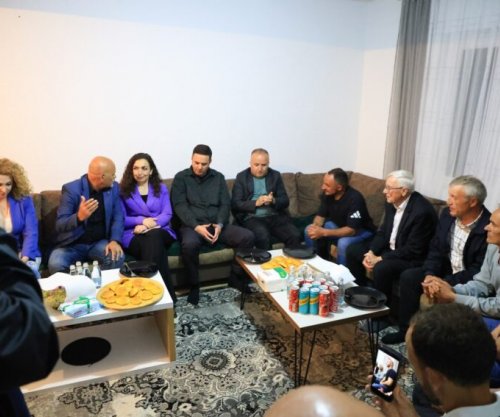 Dyshja Osmani-Abdixhiku vazhdojnë vizitat nëpër familje: Kosova e njerëzve që s’dorëzohen