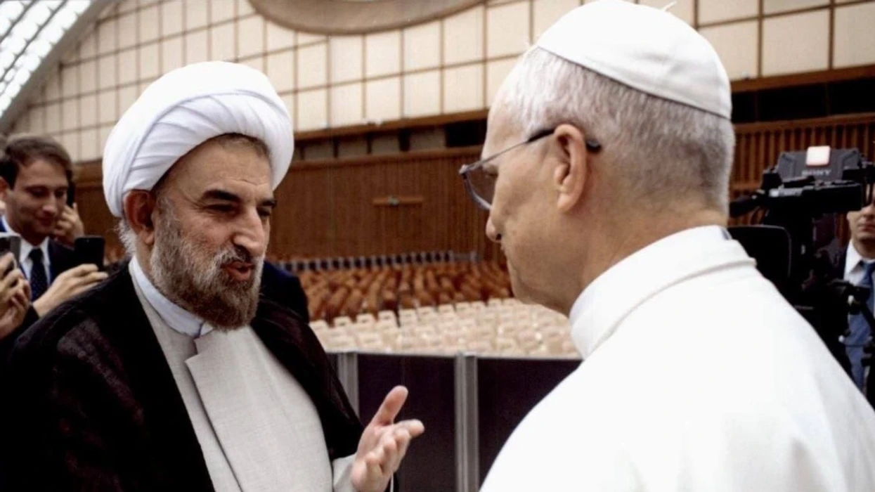 Papa Leo XIV dekoron ambasadorin iranian në Vatikan me një nga nderimet më të larta papnore