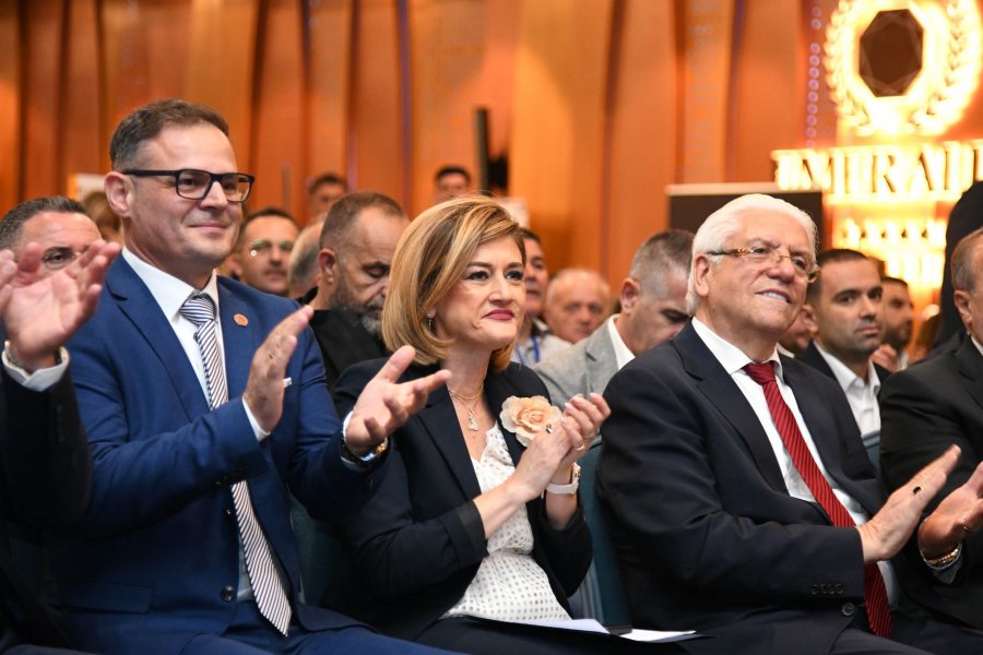 Kusari-Lila merr pjesë në Konferencën Ekonomike, falënderon bizneset për kontributin në zhvillimin ekonomik