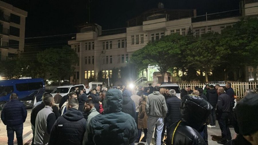 Gucati: Skenderaj mbrëmë “në njëfarë forme ishte i rrethuar”, Lushtaku s’po i shmanget drejtësisë