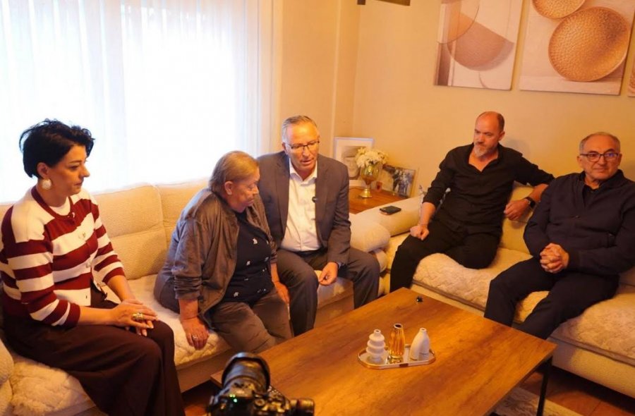 Hamza viziton familjet Gashi dhe Muhaxhiri në Prizren: Shteti duhet të kujdeset më shumë për familjet dhe dinjitetin e qytetarëve