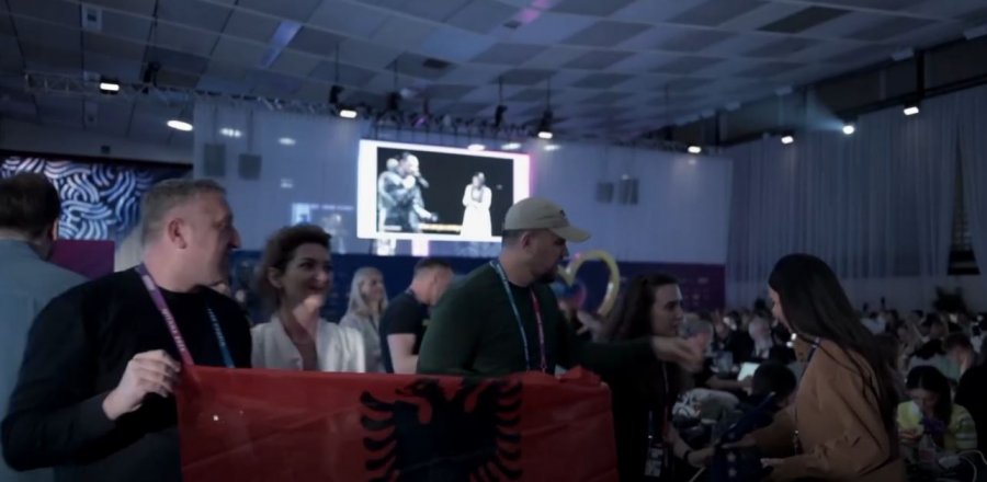 Incident në Eurovision, delegacionit serb i pengon flamuri i Kosovës [Video]