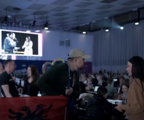 Rrëfimi i gazetarit që nuk lejoi serben të heq flamurin e Kosovës nga Eurovizioni