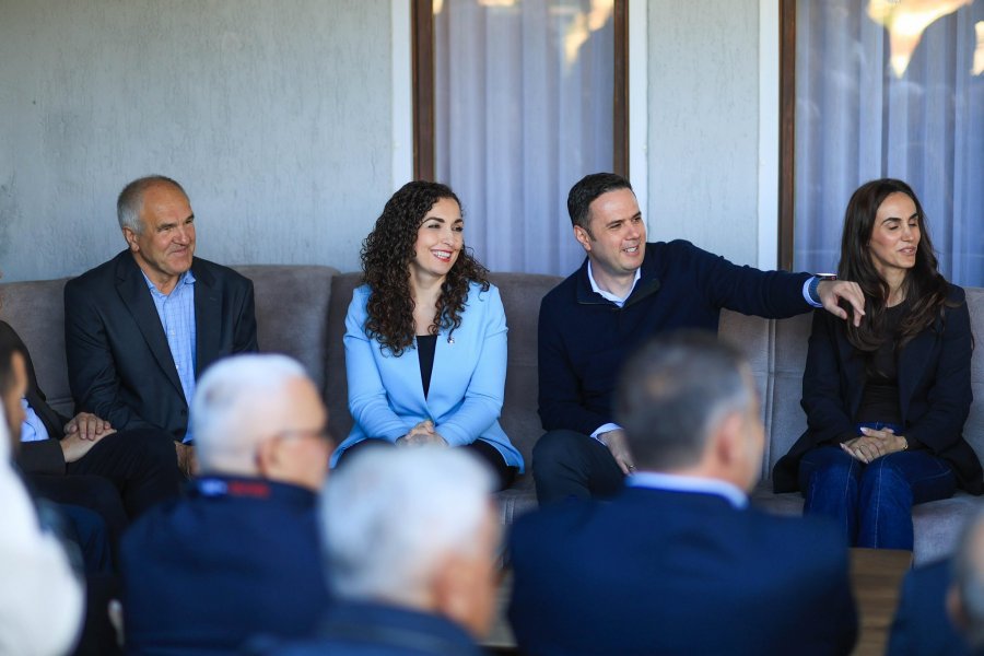 Osmani viziton tri familje në Prishtinë: Forca më e madhe e Kosovës janë njerëzit e saj