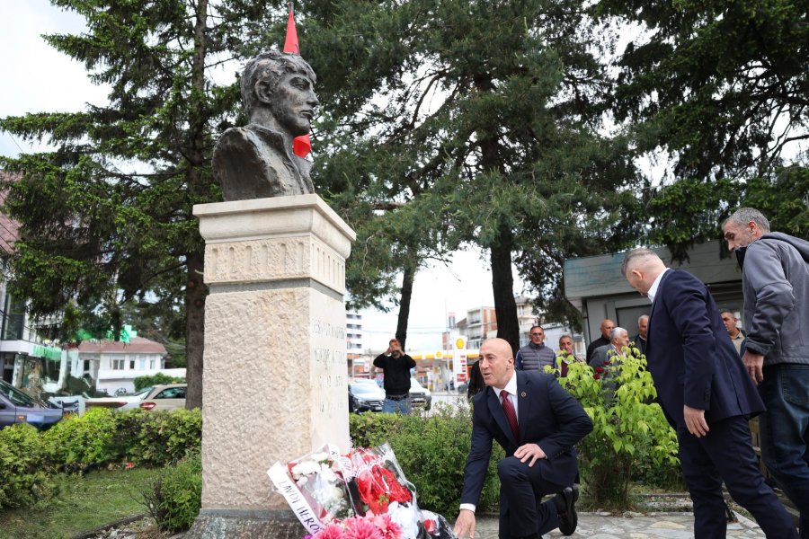 Haradinaj përkujton Mentor Tolajn në 35-vjetorin e rënies