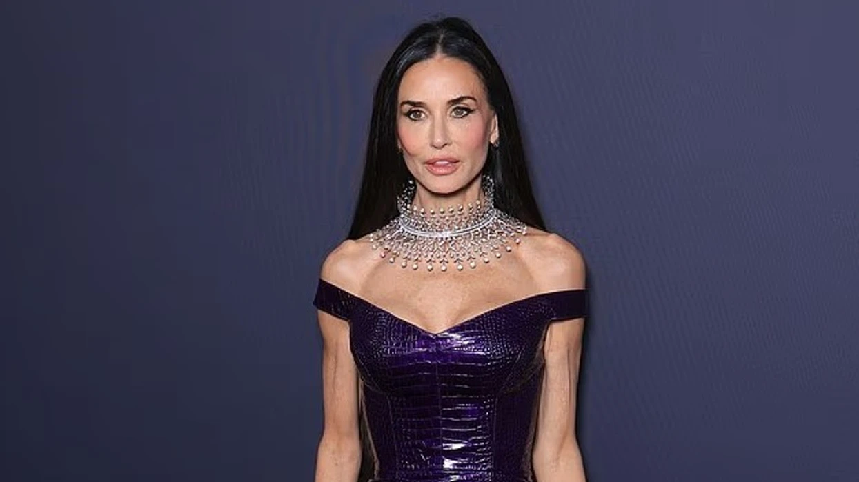 Demi Moore mahnit në Kanë me paraqitjen elegante në “Kering Women In Motion”