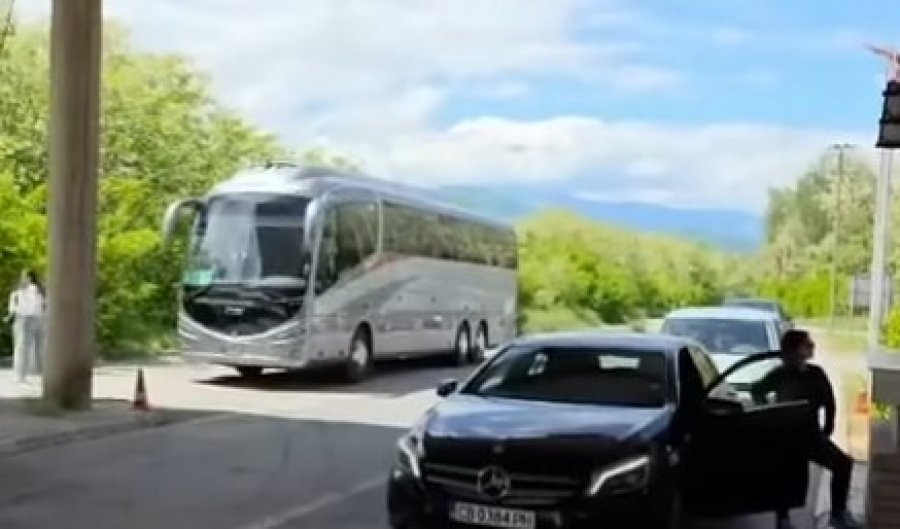 U bllokuan në kufi, studenti nga Shqipëria: Po bëhet që të mos arrijmë në protestë
