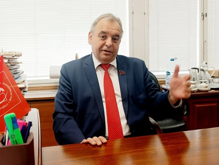 Deputeti rus: Duhet ta përfundojë sa më shpejt luftën në Ukrainë, ekonomia nuk po e përballon