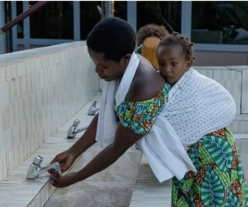 Mjekja e OBSH-së ngre alarmin: Ebola mund të përhapet më shpejt nga sa mendohej