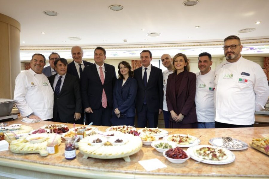Muja merr pjesë në Forumin Itali–Kosovë për Agrobiznes, bashkë me Kurtin dhe përfaqësues të lartë institucionalë nga Kosova dhe Italia