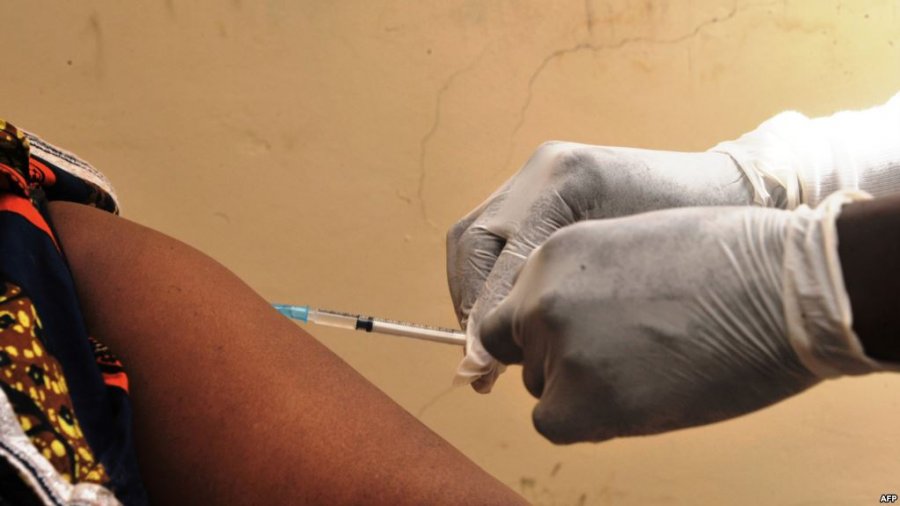 Ebola mund të përhapet më shpejt nga sa mendohej fillimisht, paralajmëron OBSH-ja