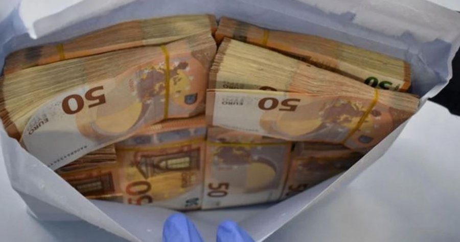 Zbulohen 356 mijë euro të fshehura në një tren në Zvicër, një person nën hetim për pastrim parash