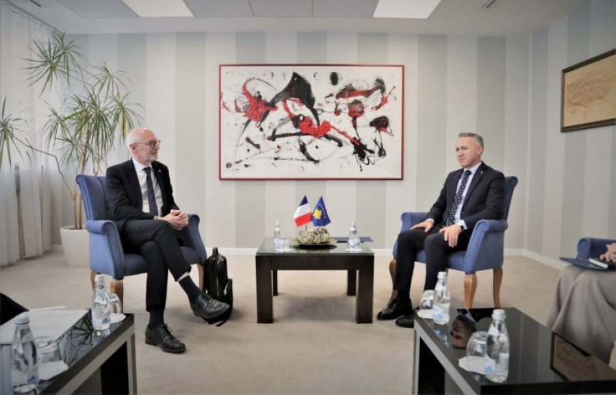 Zulfaj takoi ambasadorin e Francës në Kosovë