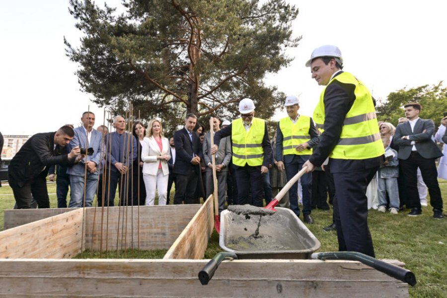 Vendoset gurthemeli i Repartit të Pediatrisë në Gjilan, Kurti: Investim për jetët e reja dhe shëndetësinë publike