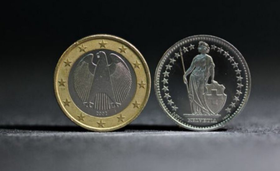 Euroja bie sërish në nivel rekord kundrejt frangut zviceran