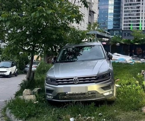 Dënohet me 100 euro një person në Prishtinë, parkoi në hapësirë të gjelbëruar