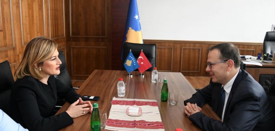 Kusari-Lila takon ambasadorin turk, diskutohen investimet dhe rinegocimi i Marrëveshjes së Tregtisë së Lirë