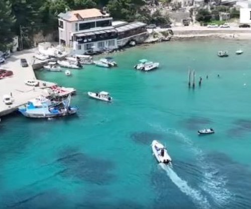 Shkeli perimetrin e sigurisë në plazh, gjobitet lundruesi në Dhërmi  