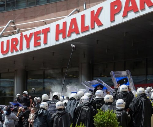 Policia turke hyn me forcë në selinë e partisë opozitare për të larguar udhëheqjen e shkarkuar