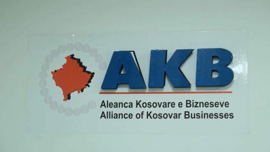 “Pabarazi në mbështetje”, AKB-ja kritikon ndarjen e 100 eurove për sektorin privat