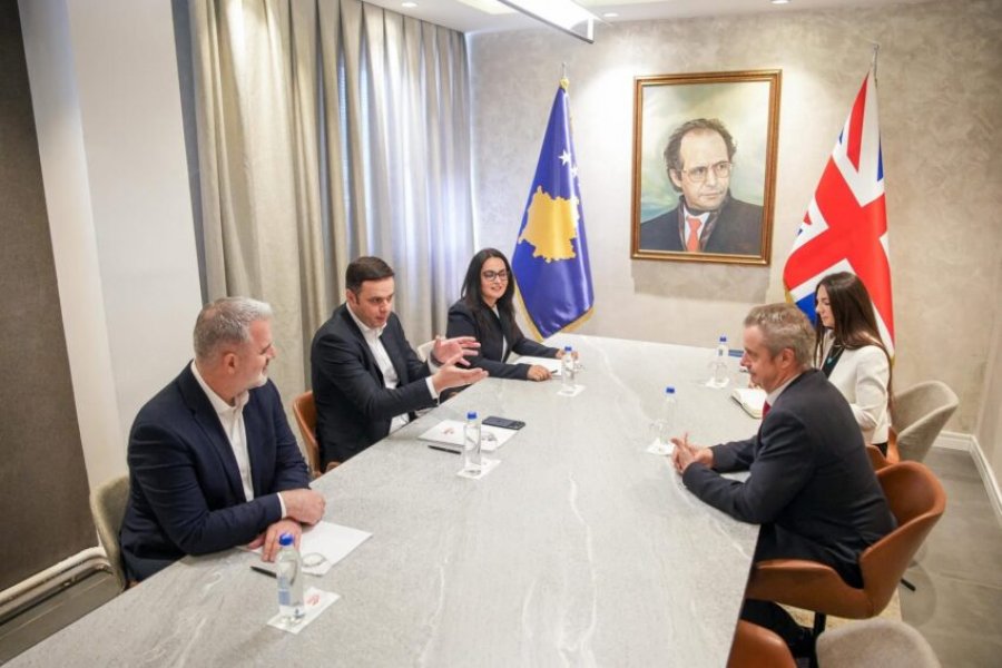 Lushaku-Sadriu ndan detaje nga takimi me ambasadorin britanik në selinë e LDK-së