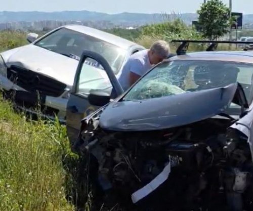 Katër persona lëndohen nga një aksident i rëndë në Fier, mes tyre dy turistë