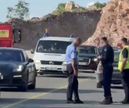 Vetura bie nga ura e Dollcit në Klinë, raportohet për 6 persona të lënduar