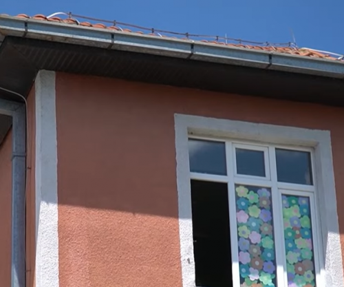 Serbët vazhdojnë mosrespektimin e festave zyrtare, mbahet mësim në Graçanicë