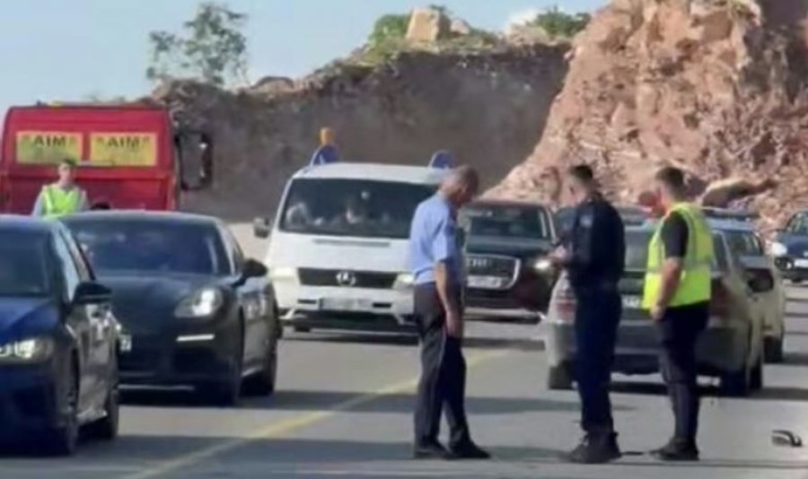 Vetura bie nga ura e Dollcit në Klinë, raportohet për 6 persona të lënduar