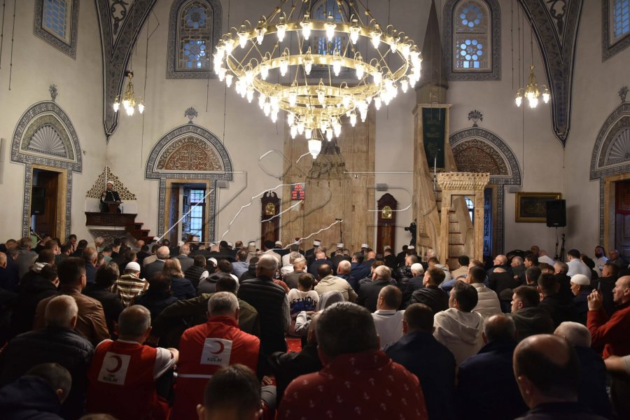 Besimtarët myslimanë festojnë Kurban Bajramin