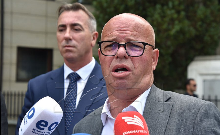 AKK dorëzon në Kushtetuese Rregulloren për Shërbimin Civil, Latifi: Qeveria po cenon autonominë e komunave