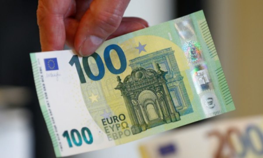 Qytetarët raportojnë probleme në aplikim online për shtesat prej 100 eurove për sektorin jopublik