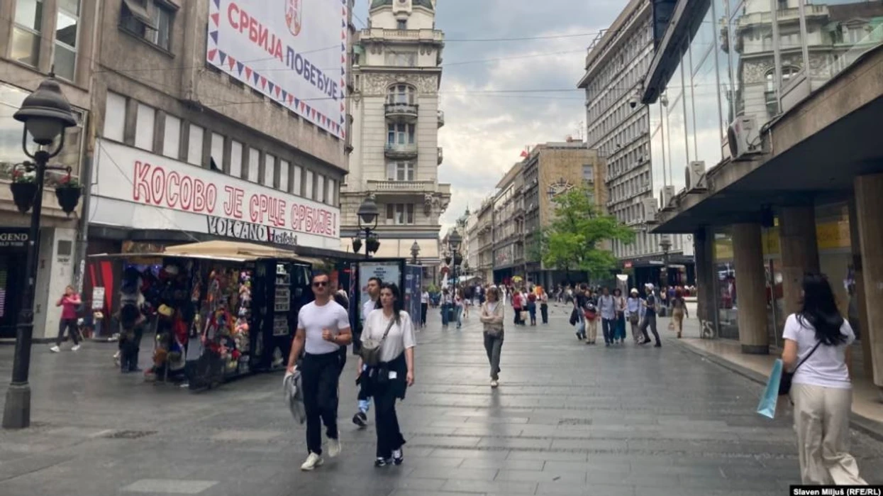 Grafite në qendër të Beogradit: Nga gjenocidi te Kosova