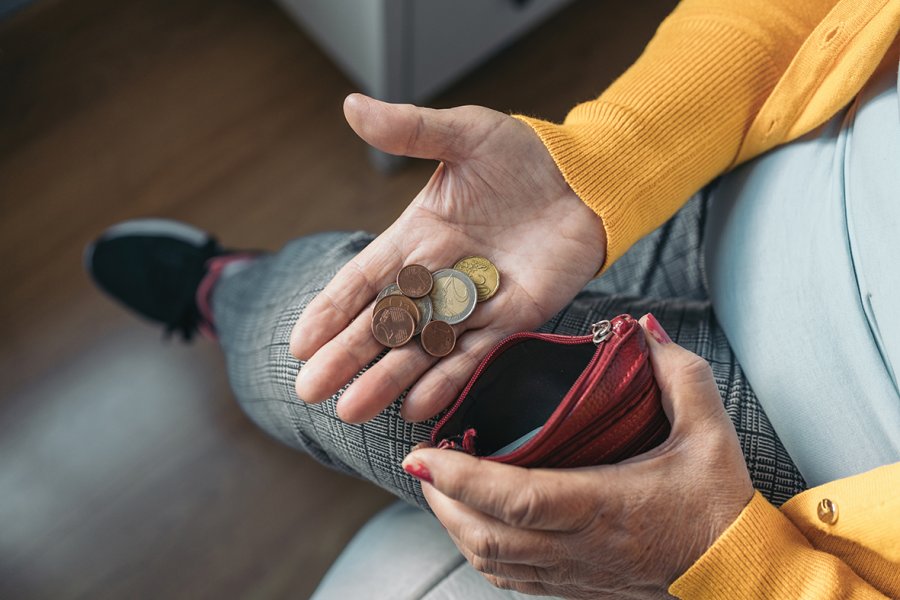 INSTAT: Mbi 245 mijë shqiptarë në varfëri të skajshme
