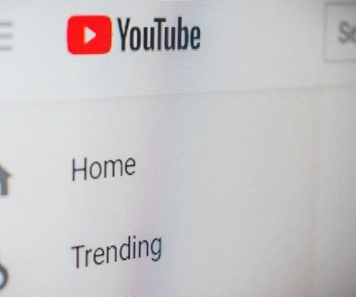 Google vendos kufij për videot me AI në YouTube: Përmbajtja artificiale do të etiketohet qartë