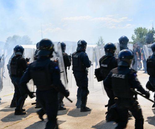 65 zyrtarë policorë trajnohen për “Ballafaqimin me turma” në Vrellë