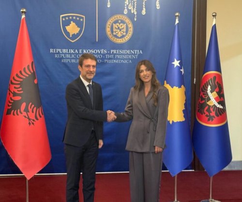 Haxhiu takon ministrin për Evropë dhe punë të jashtme të Shqipërisë, Ferit Hoxha