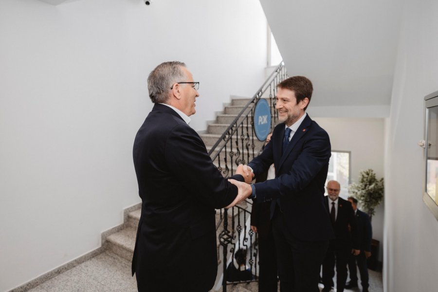 Hamza takon kryediplomatin shqiptar: Kosovës i duhen institucione stabile dhe funksionale