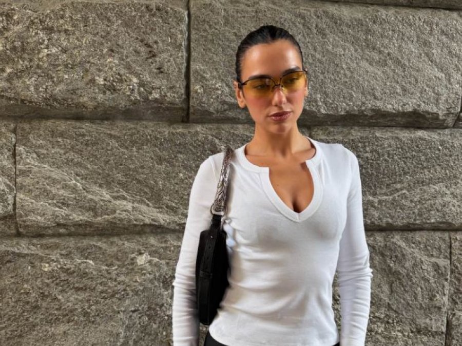 Dua Lipa shfaqet elegante në Milano, ndan fotografi me ndjekësit