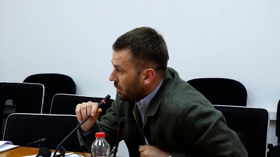 “S’lirohen çlirimtarët me një ligj”, Kërçeli akuzon PDK-në se po e shfrytëzon çështjen për fushatë