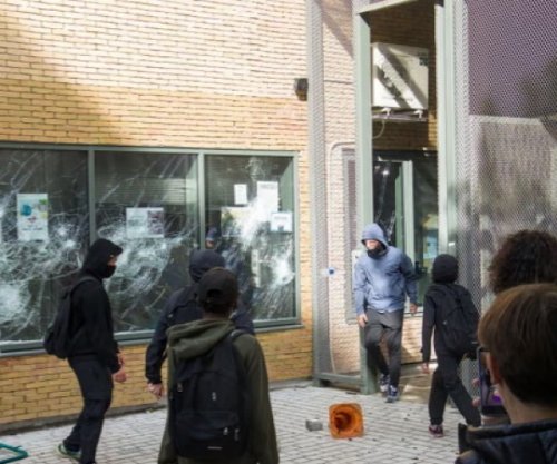 Përshkallëzohen protestat në Francë, rreth 3 mijë nxënës të ndaluar