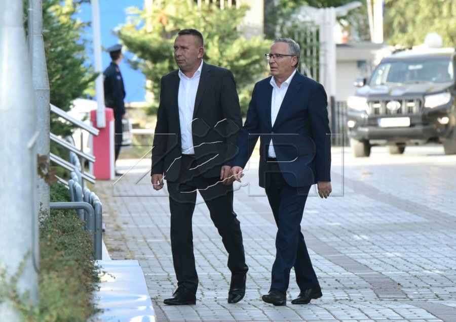Hamza arrin në Qeveri, pritet të takohet me Kurtin