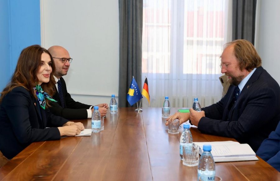 Çitaku takohet me politikanin gjerman, kërkon mbështetje nga Gjermania për Kosovën
