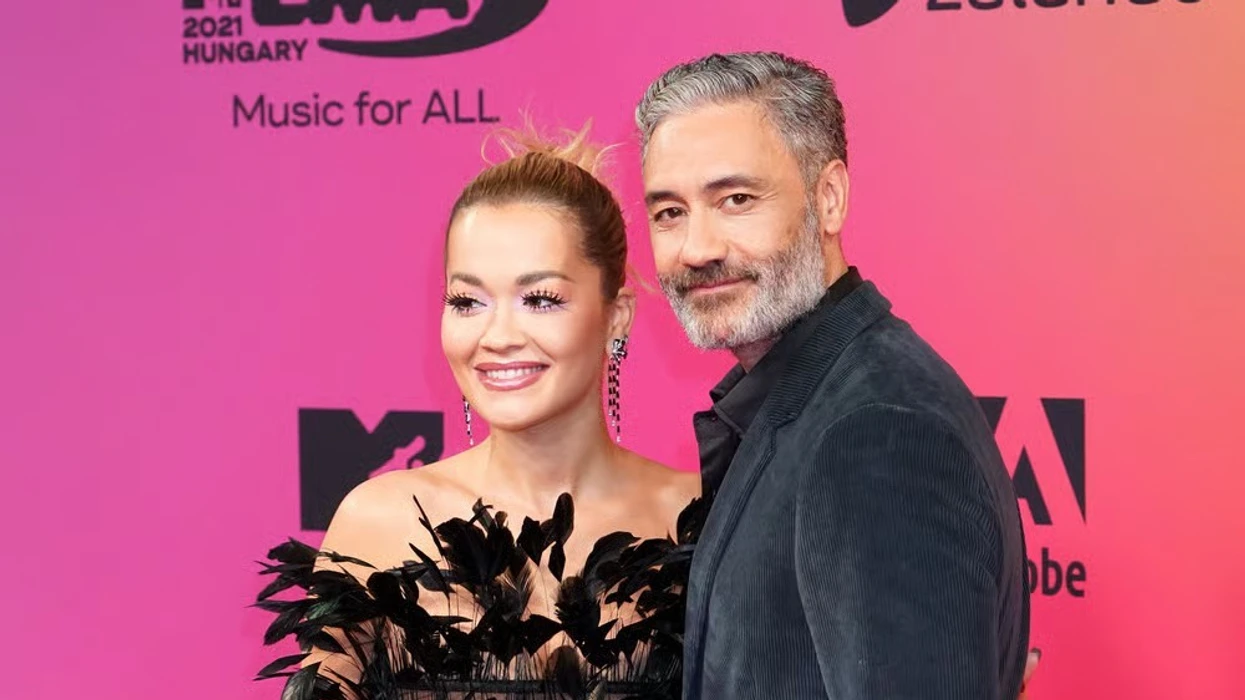 Rita Ora dhe bashkëshorti i saj mbyllin në heshtje kompaninë e tyre të prodhimit televiziv, mes një beteje ligjore të këngëtares me ish-menaxheren