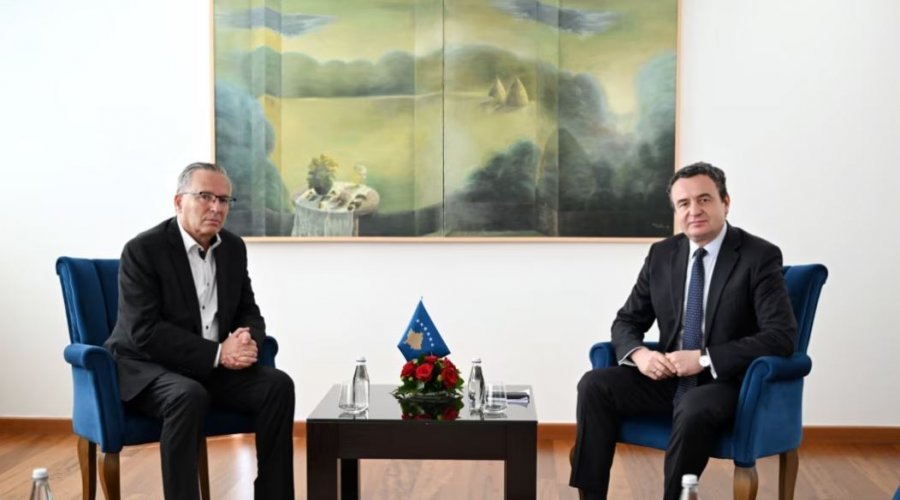 Më shume se dy orë takim mes Kurtit e Hamzës, PDK-ja e do miratimin e ligjit për Specialen pastaj bisedat për Presidentin