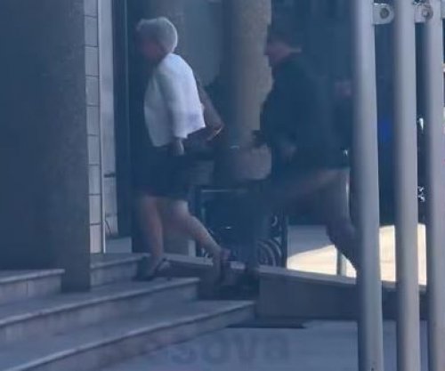 Momente tensioni kur Donika Gërvalla arrin në Kuvend [video]
