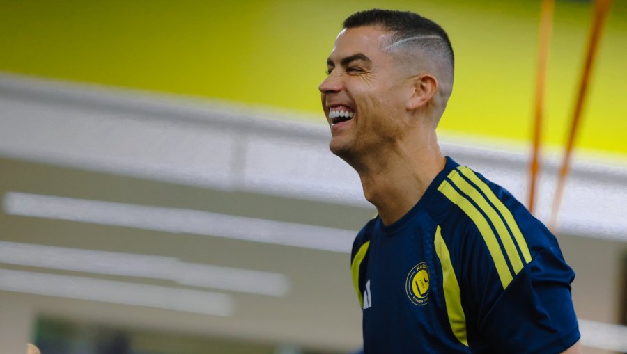 Ronaldo rikthehet tek Al-Nassr me një pamje të re dhe buzëqeshje të madhe