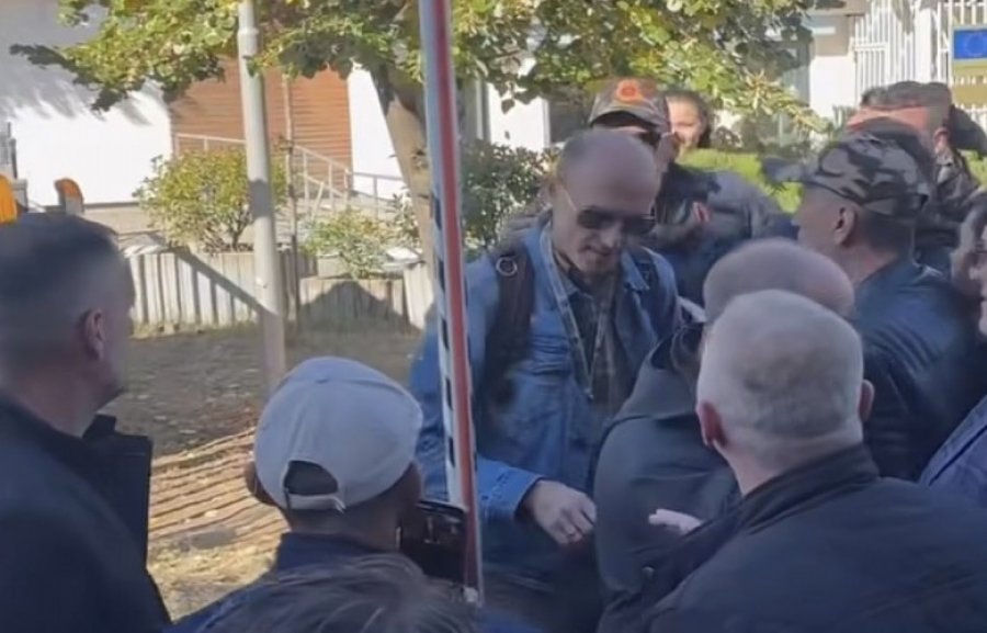 AGK-ja dënon sulmin fizik ndaj gazetarit Jeton Sopa
